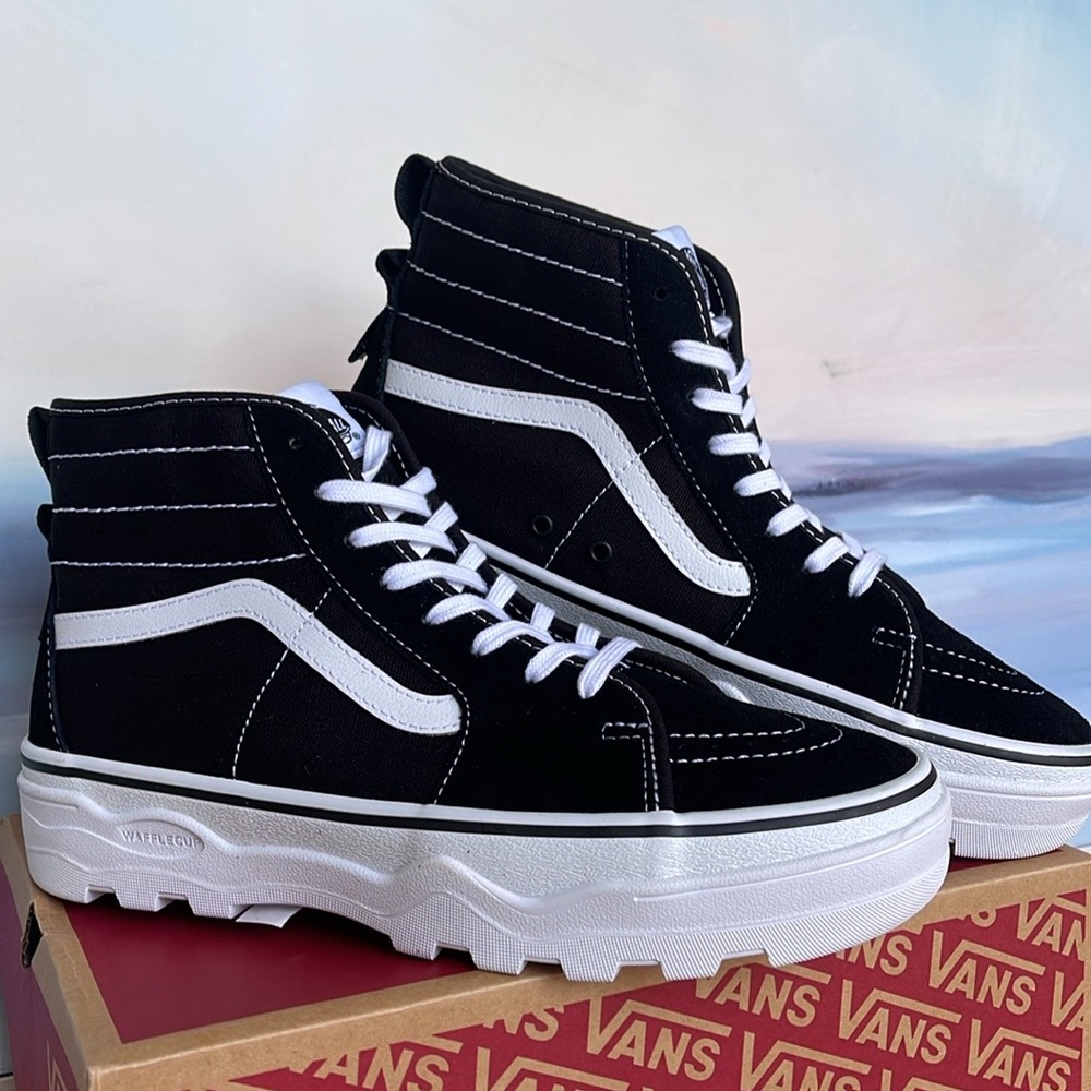 Vans Men’s Sentry Sk8-Hi
Black/White
VN0A5KY5BA2
Sneakers - Picture 14 of 16